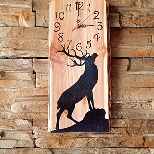 Fa falióra dombon álló szarvas sziluettel díszítve  - otthon & életmód - dekoráció - fali és függő dekoráció - falióra & óra - Meska.hu