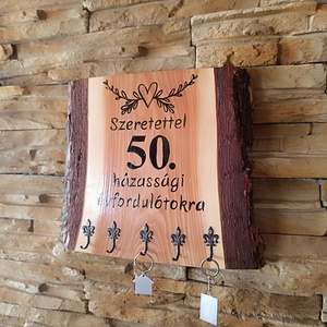 Egyedi, fából készült fali kulcstartó 50.házassági évforduló alkalmából  - otthon & életmód - dekoráció - fali és függő dekoráció - fali kulcstartó - Meska.hu