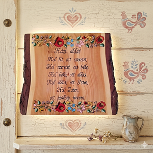 Házi áldás egyedi fa falikép kalocsai mintával , Otthon & Életmód, Vallás, Házi áldás, Famegmunkálás, Házi áldás fa falikép.
Vörösfenyő háncsos fára kézzel festett, égetett technikával készült.
Méret k..., MESKA