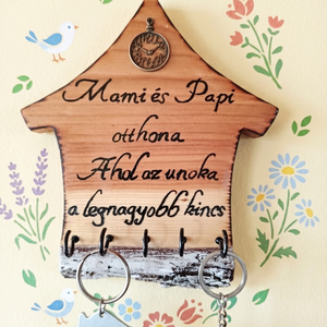 Mami és Papi otthona Ahol az unoka a legnagyobb kincs Fa fali kulcstartó , Otthon & Életmód, Dekoráció, Fali és függő dekoráció, Fali kulcstartó, Famegmunkálás, MESKA