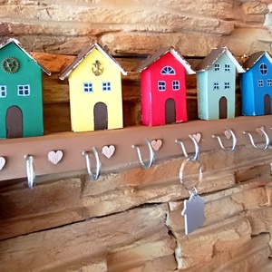 Színes kis házak kulcstartó � otthonos hangulat minden napra - otthon & életmód - dekoráció - fali és függő dekoráció - fali kulcstartó - Meska.hu