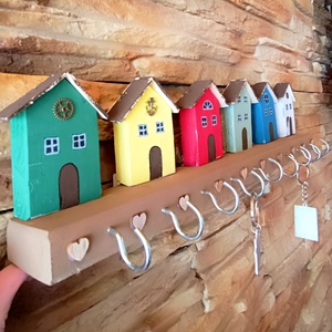 Színes kis házak kulcstartó � otthonos hangulat minden napra - otthon & életmód - dekoráció - fali és függő dekoráció - fali kulcstartó - Meska.hu