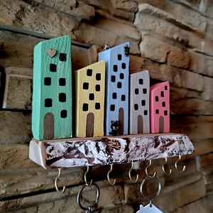 Meseházikós fali kulcstartó � Egyedi, kézzel festett fa fali dísz cuki figurákkal - otthon & életmód - dekoráció - fali és függő dekoráció - fali kulcstartó - Meska.hu