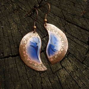 Kalapált szélű tűzzománc fülbevaló (sötétkék) - Meska.hu