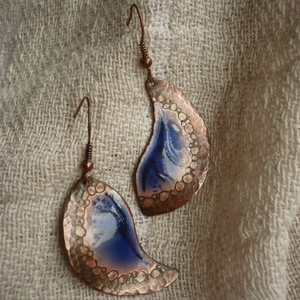 Kalapált szélű tűzzománc fülbevaló (sötétkék) -  - Meska.hu