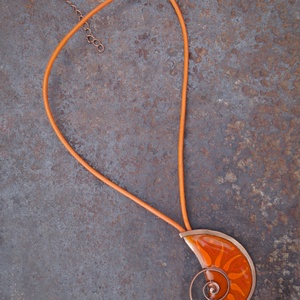 Hold alakú tűzzománc medál - ékszer - nyaklánc - medál - Meska.hu