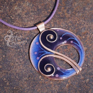 Kerek nagy duplacsigás tűzzománc medál, lila - Meska.hu