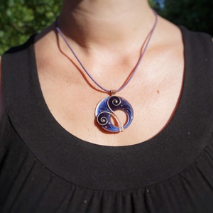 Kerek nagy duplacsigás tűzzománc medál, lila -  - Meska.hu