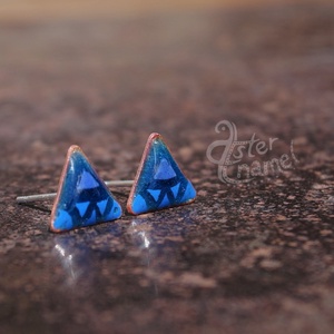 Háromszög alakú tűzzománc pontfülbelvaló, sötétkék - Meska.hu
