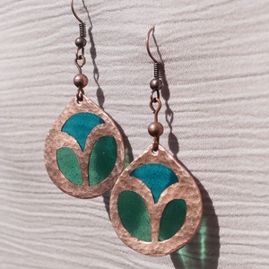 Azsúrzománcos kerek fülbevaló, türkiz-zöld - ékszer - fülbevaló - lógó fülbevaló - Meska.hu