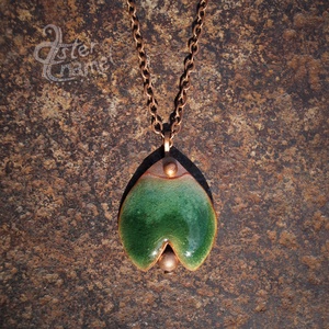 Tulipán formájú tűzzománc medál, kis méretű, sötétzöld - Meska.hu