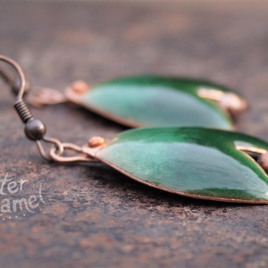 Tulipán formájú tűzzománc fülbevaló, nagy méretű, sötétzöld - ékszer - fülbevaló - lógó fülbevaló - Meska.hu