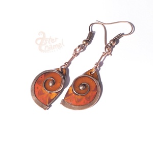 Narancs csigás tűzzománc fülbevaló,  szem-alakú - Meska.hu