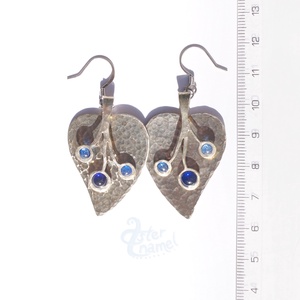 Sötétkék tűzzománcbogyós, levél alakú alpakka fülbevaló - ékszer - fülbevaló - lógó fülbevaló - Meska.hu Sötétkék tűzzománcbogyós, levél alakú alpakka fülbevaló - ékszer - fülbevaló - lógó fülbevaló - Meska.hu