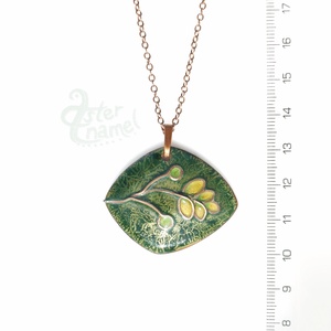 Zöld növénykés tűzzománc nyaklánc vörösréz láncon - ékszer - nyaklánc - medálos nyaklánc - Meska.hu