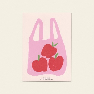 Rózsaszín szatyor – 'The Bag I Dreamed' sorozatból / Illusztrált nyomat, Művészet, Grafika & Illusztráció, Művészi nyomat, , A rózsaszín szatyorban élénk piros almák pihennek. Az „I'll make a tiny pie for me” mondat hétközna..., MESKA