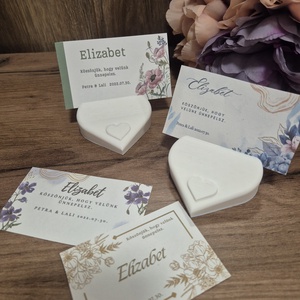 Esküvői ültetőkártya szív alakú tartóval, Esküvő, Emlék & Ajándék, Köszönőajándék, Gravírozás, pirográfia, Mindenmás, MESKA