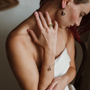 WEARhistory tiszta üveg gyűrű, színes üveggel, több 100 éves üvegtörmelékböl ami a világháborút is túléltve, etikus - ékszer - gyűrű - statement gyűrű - Meska.hu