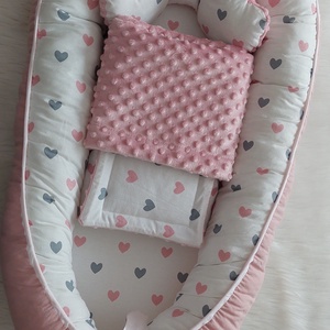 Pasztellmályva, szíves babafészek szett - Meska.hu