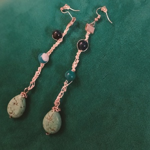 Dróttechnikával készült lógós fülbevaló türkiz ásványokkal - ékszer - fülbevaló - lógó fülbevaló - Meska.hu