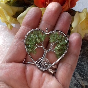 NAGY ÉLETFA MEDÁL TERM. VALÓDI PERIDOT CHIPS SZEMEKBŐL, RÓDIUMOS - ékszer - nyaklánc - medál - Meska.hu
