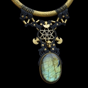 Kézzel készített Labradorit makramé nyakék - Meska.hu