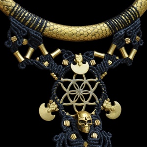 Kézzel készített Labradorit makramé nyakék - ékszer - nyaklánc - bogyós nyaklánc - Meska.hu