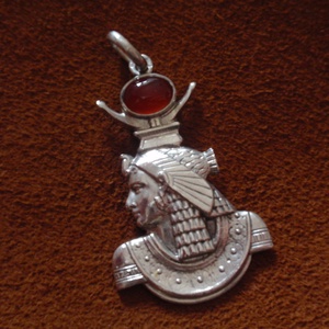 Ízisz Istennő ritkább medálja - ékszer - nyaklánc - medál - Meska.hu