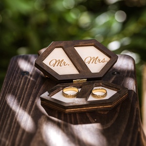 Esküvői gyűrűdoboz barna színű - Meska.hu