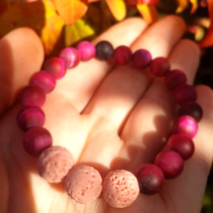 Illatfelhő a csuklódon, illatos ásványkarkötő, lávakő és matt tigrisszemből - ékszer - karkötő - ásványkarkötő - Meska.hu