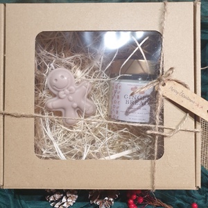 Karácsonyi ajándékdoboz, szójaviasz gyertya és mézi alakú gyertya - Meska.hu