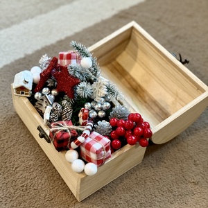 Karácsonyi ládika asztaldísz - otthon & életmód - dekoráció - asztal és polc dekoráció - asztaldísz - Meska.hu