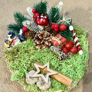 Karácsonyi asztaldísz tobozzal - otthon & életmód - dekoráció - asztal és polc dekoráció - asztaldísz - Meska.hu