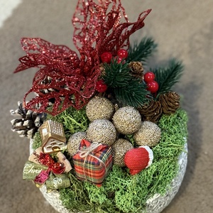 Karácsonyi asztaldísz szürke kaspóban - otthon & életmód - dekoráció - asztal és polc dekoráció - asztaldísz - Meska.hu