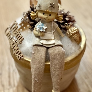 Karácsonyi asztaldísz kislány figurával - karácsony - karácsonyi lakásdekoráció - ünnepi asztaldekoráció - Meska.hu