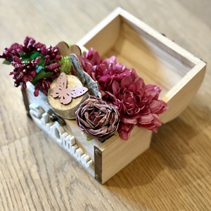 Virágos ládika dekoráció - otthon & életmód - dekoráció - asztal és polc dekoráció - asztaldísz - Meska.hu