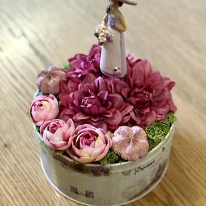 Lila ruhás nő virágokkal - asztaldísz  - otthon & életmód - dekoráció - asztal és polc dekoráció - zuzmódekoráció, mohadekoráció - Meska.hu