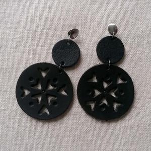 Valódi bőr  kézműves fülbevaló, Ékszer, Fülbevaló, Lógós kerek fülbevaló, Bőrművesség, Baba-és bábkészítés, MESKA