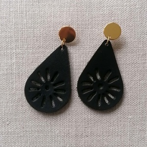 Valódi bőr csepp alakú fülbevaló, Ékszer, Fülbevaló, Lógó csepp fülbevaló, Bőrművesség, MESKA