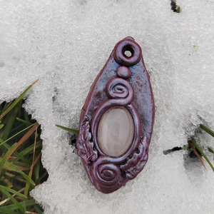 Lila medál rózsakvarccal - Meska.hu