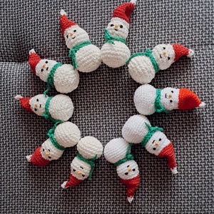 Horgolt télapócskák, Karácsony, Karácsonyi lakásdekoráció, Karácsonyi manók, figurák, Horgolás, Amigurumi technikával készült horgolt télapó.
Az ár 1 darabra vonatkozik., MESKA