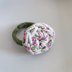 Hajgumi horgolt virággal - Meska.hu