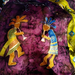 Kokopelli selyemsál - ruha & divat - sál, sapka, kendő - sál - Meska.hu