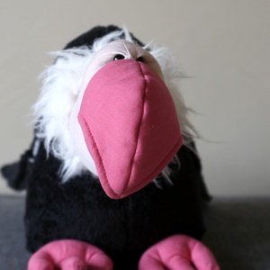 Kondorkeselyű, Szomorú, öreg, kopasz dögevő - játék & sport - plüssállat & játékfigura - madár - Meska.hu