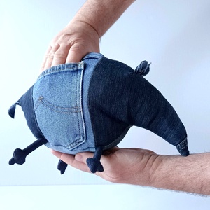 Az Egyik Tapír (mert van egy másik is), Újrahasznosított Farmertapír, Nadrágokból készített kövér növényevő - Meska.hu