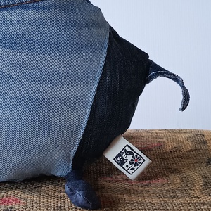 Az Egyik Tapír (mert van egy másik is), Újrahasznosított Farmertapír, Nadrágokból készített kövér növényevő - játék & sport - plüssállat & játékfigura - más figura - Meska.hu Az Egyik Tapír (mert van egy másik is), Újrahasznosított Farmertapír, Nadrágokból készített kövér növényevő - játék & sport - plüssállat & játékfigura - más figura - Meska.hu