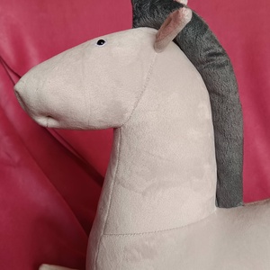 Kiscsikó, Paripa vagy Lovacska, kinek mi, mindenesetre szürke pihe-puha plüss ló - játék & sport - plüssállat & játékfigura - ló - Meska.hu