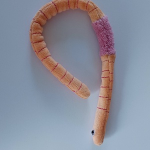 Életnagyságú Giliszta Babzsák, 35 centis Gusztustalan Gyűrűsféreg, Rendkívül Hasznos Talajlakó Kukac - játék & sport - plüssállat & játékfigura - más figura - Meska.hu