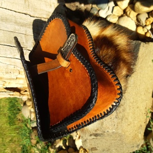 Déva szironyozott szélű lapos bőrtarsoly hagyományőrzéshez, íjászathoz - táska & tok - kézitáska & válltáska - tarisznya - Meska.hu