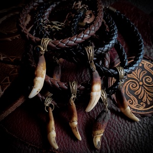 Kojot fogas fonott bőr karkötő - Meska.hu